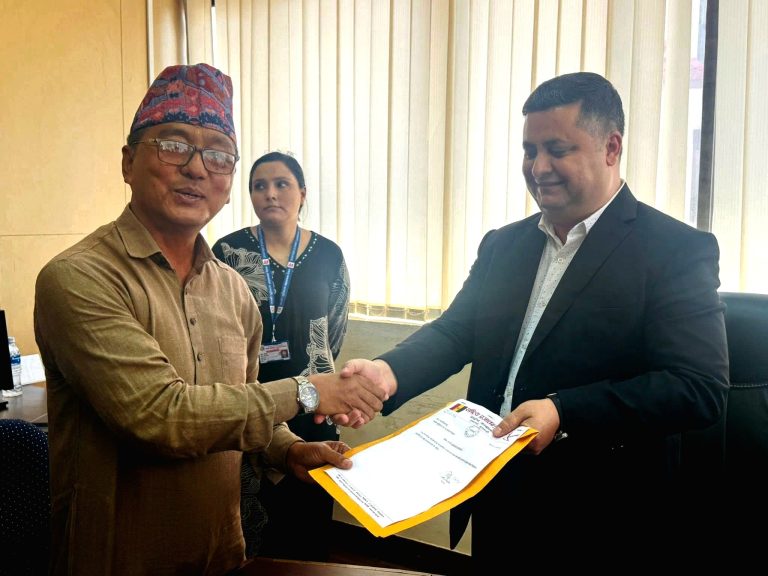 सबै भ्रष्टाचारको छानबिन र कारबाहीको माग गर्दै राप्रपाले अख्तियारमा बुझायो ज्ञापनपत्र